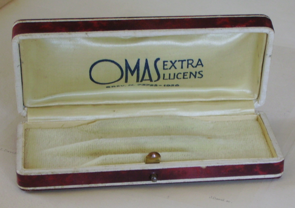 Omas Extra Lucens lady aperta.jpg